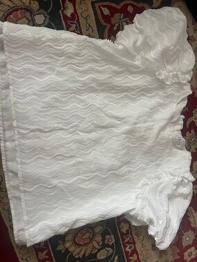 TCEC White Wavy Textured Puff Sleeve Top